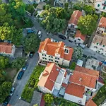 Boutique Anna Varos Villa