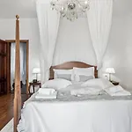 Boutique Anna Varos Villa