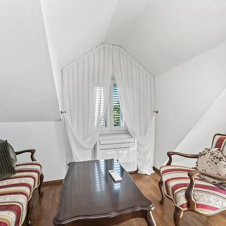 Boutique Anna Varos Villa Split