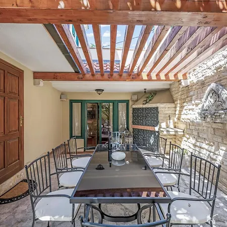 Boutique Anna Varos Villa