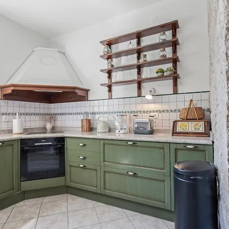 Boutique Anna Varos *