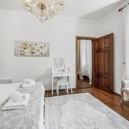 Boutique Anna Varos Villa *