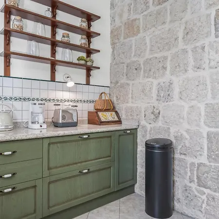 Villa Boutique Anna Varos *