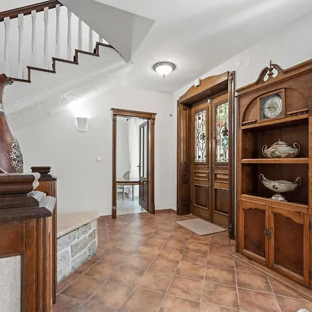 Boutique Anna Varos *