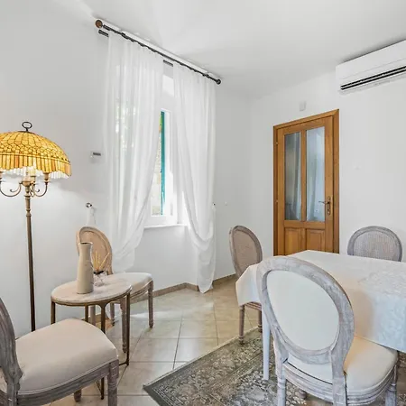 Boutique Anna Varos Villa *