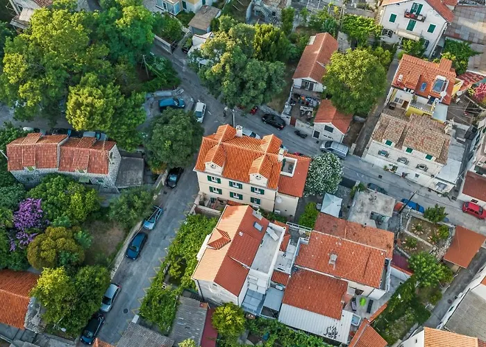 Boutique Anna Varos Villa