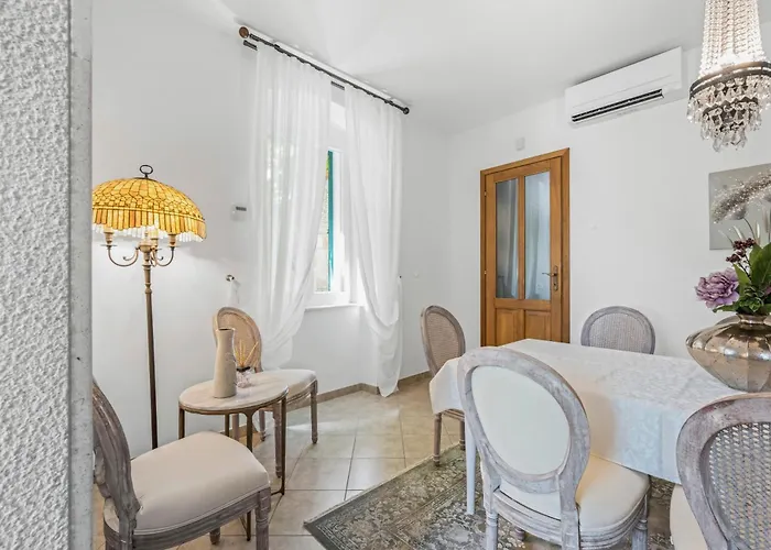 Boutique Anna Varos Villa *