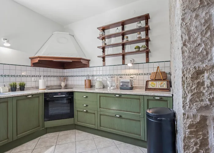 Boutique Anna Varos *